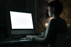 月薪5000的大厂视频审核员：工作安排掐点到分钟，上厕所都要报备图片