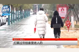 10岁男孩在文具店买了9800元奥特曼卡片 店家：这很正常，家长自己管不住孩子图片