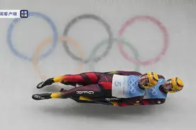 德国组合夺得男子双人雪橇金牌图片