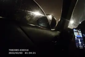 真的急啊！妻子凌晨羊水破了，丈夫雨夜街头开车迷路……图片