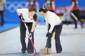 中国女子冰壶4:8不敌美国，遭遇三连败图片