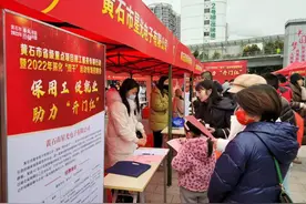 湖北近220万名务工人员顺利返岗就业图片