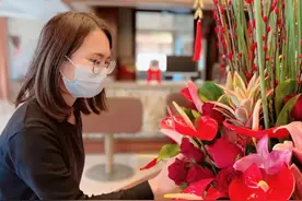 职校走出FDF花艺师：“花最美的一瞬间在我手里”图片