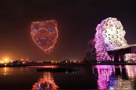 服了！高雄爱河湾上空1500架无人机出动，拍日本、立陶宛马屁图片