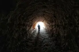 河南71岁老党员110天修通86米山洞，记者实探“一个人的山洞”图片