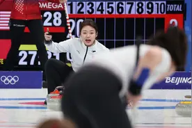 队友都叫她“老韩”，中国女子冰壶00后队长还在成长中图片