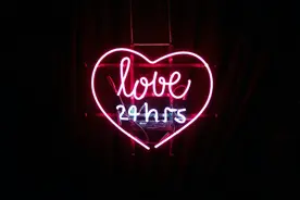 情人节和虚拟情人过，380元买下终身，永远不会背叛我图片