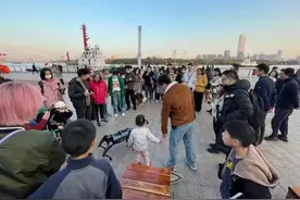 机器狗启示录①｜当机器狗被遛上街图片