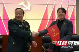 时荣芬任龙山县人武部党委第一书记图片