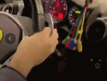 开法拉利炸街…外滩隧道内超速被查！分扣光，罚1000元图片