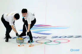 冬奥男子冰壶小组赛第五轮：中国12-9力克意大利获两连胜图片