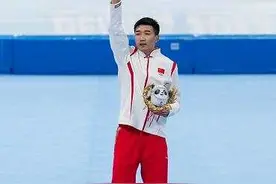高亭宇夺冠后隔空喊话助力女旗手赵丹：今晚比赛加油图片