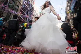 纽约民众唐人街欢庆新春图片