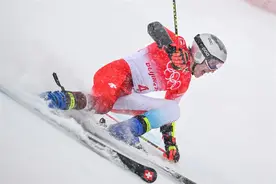 高山滑雪上演大回转！瑞士选手奥德马特首摘奥运金牌，中国两选手刷新个人最好成绩图片