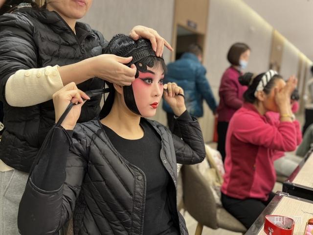 旦角化妆戏迷