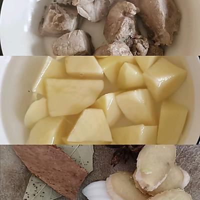 土豆炖排骨的家常做法，简单快捷又好吃