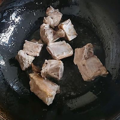 土豆炖排骨的家常做法，简单快捷又好吃