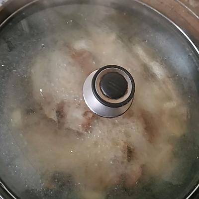 土豆炖排骨的家常做法，简单快捷又好吃