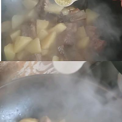 土豆炖排骨的家常做法，简单快捷又好吃