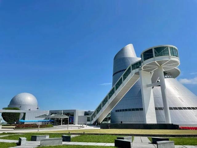 牵手游览简单分离吗？本来是您没选对场合