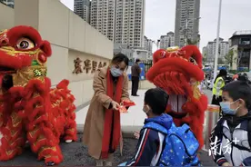 东华里小学校长熊丽丽：惜取早春时，奋进新学期图片