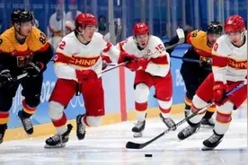 “我相信在多年后，我依然会记得自己曾为胸前的红旗在冰面拼搏”图片