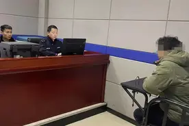 民警带嫌疑人体检偶遇孕妻做产检，他的心中五味杂陈图片