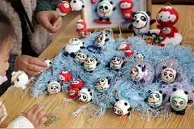 吃汤圆、猜灯谜、捏冰墩墩……当北京冬奥会遇上元宵节，这位日本媒体人也点赞图片