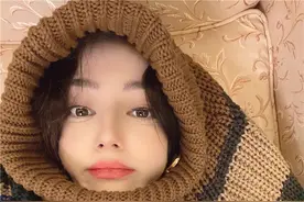 迪丽热巴晒自拍对镜嘟嘴卖萌 喊粉丝吃元宵啦图片