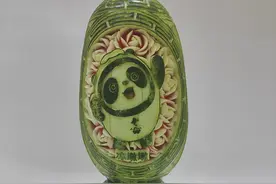 这可能是最考手艺的自制冰墩墩！90后创作者：雕刻数百刀，一刀不能错图片