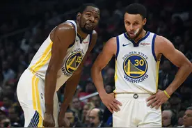 网友：库里一过半场就被对手夹击 KD：我在场上这不可能发生图片