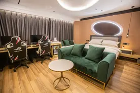 “开黑”成情人节最火约会方式！电竞主题酒店火了，情侣主题酒店out了图片