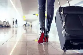 过年回家发现爸爸出轨，杭州姑娘崩溃了......图片