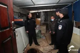 改装报废车辆私自加油 烟台公安捣毁两处非法经营成品油窝点图片