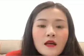 新婚第一天被婆婆叫起床扫地女子：扫到956元现金，特开心图片