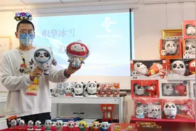 几十个冰墩墩！他把“冰墩墩自由”背后的故事讲给大家听图片