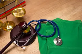 天使另一面 | 北大毕业的学霸医生，居然还手握律师资格证图片