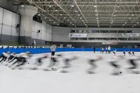 短道速滑追风少年图片