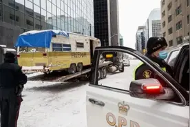 渥太华“自由车队”抗议清场完毕，加拿大首都警方：我们已夺回城市图片