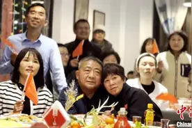 冬奥冠军韩聪父母千里之外见证夺冠时刻 陪伴训练成为“新腾冲人”图片