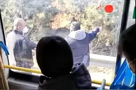 网传洛阳一公交司机将乘客拉下车“单挑”，公交公司：正在调查图片