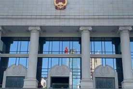 初中生被误传早恋遭停课致抑郁 学校不当实施教育惩戒被判赔偿图片