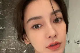 Angelababy晒原相机自拍图 皮肤通透颜值太能打图片