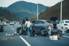 提醒：开车时听到这2种声音，马上停车别开了图片
