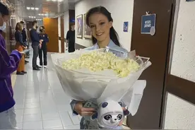 “千金”谢尔巴科娃穿正装成熟干练 一秒从花滑“小公主”变身“女企业家”图片