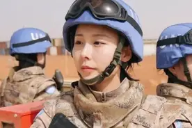 换上21式军装，又飒又帅图片