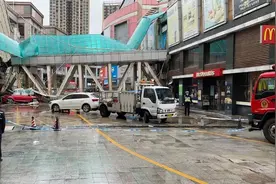 东莞天桥坍塌追踪：报建是否合规“成谜”，剩余三座正被拆除图片