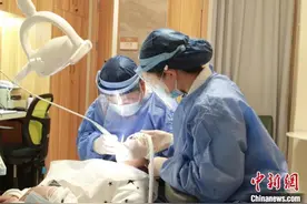 种植牙集采将落地，“一口牙换县城一套房”成过去？图片