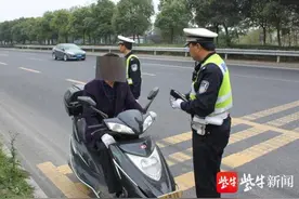 实习期内“准驾不符”两男子驾证未满“周岁”即被吊销图片