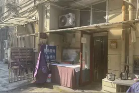 “没有我改不了的衣！”深藏杭州小区的改衣店，不足8平米，却收到过很多大牌的单子图片